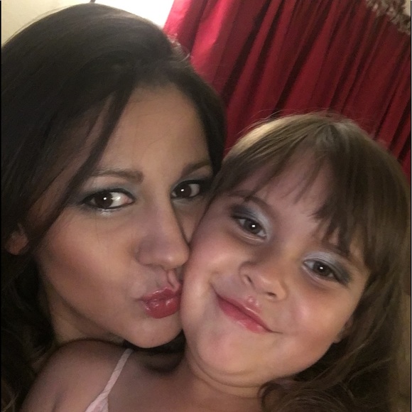 Meet your Posher, Desiree - Picture 1 of 1